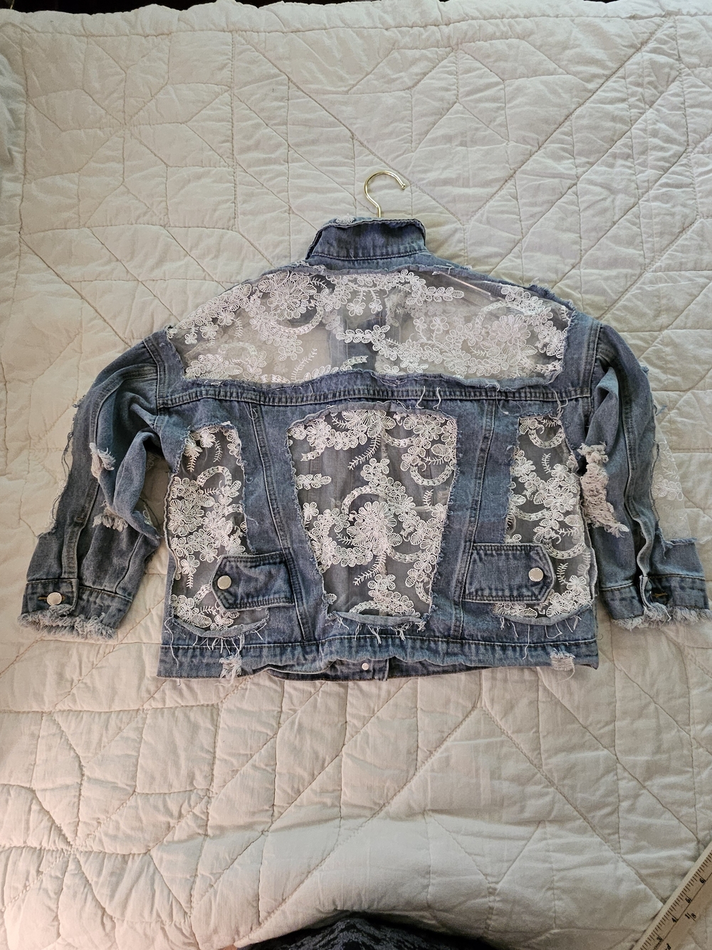 40 Monas- Denim w/ Floral Lace - Distressed Cropped Jacket- Size L - Picture 7 of 8
